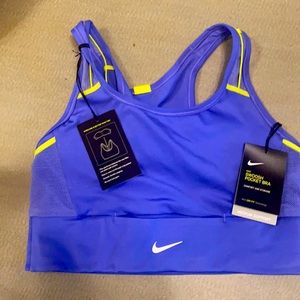 Nike swoosh pocket bra, medium support w tags